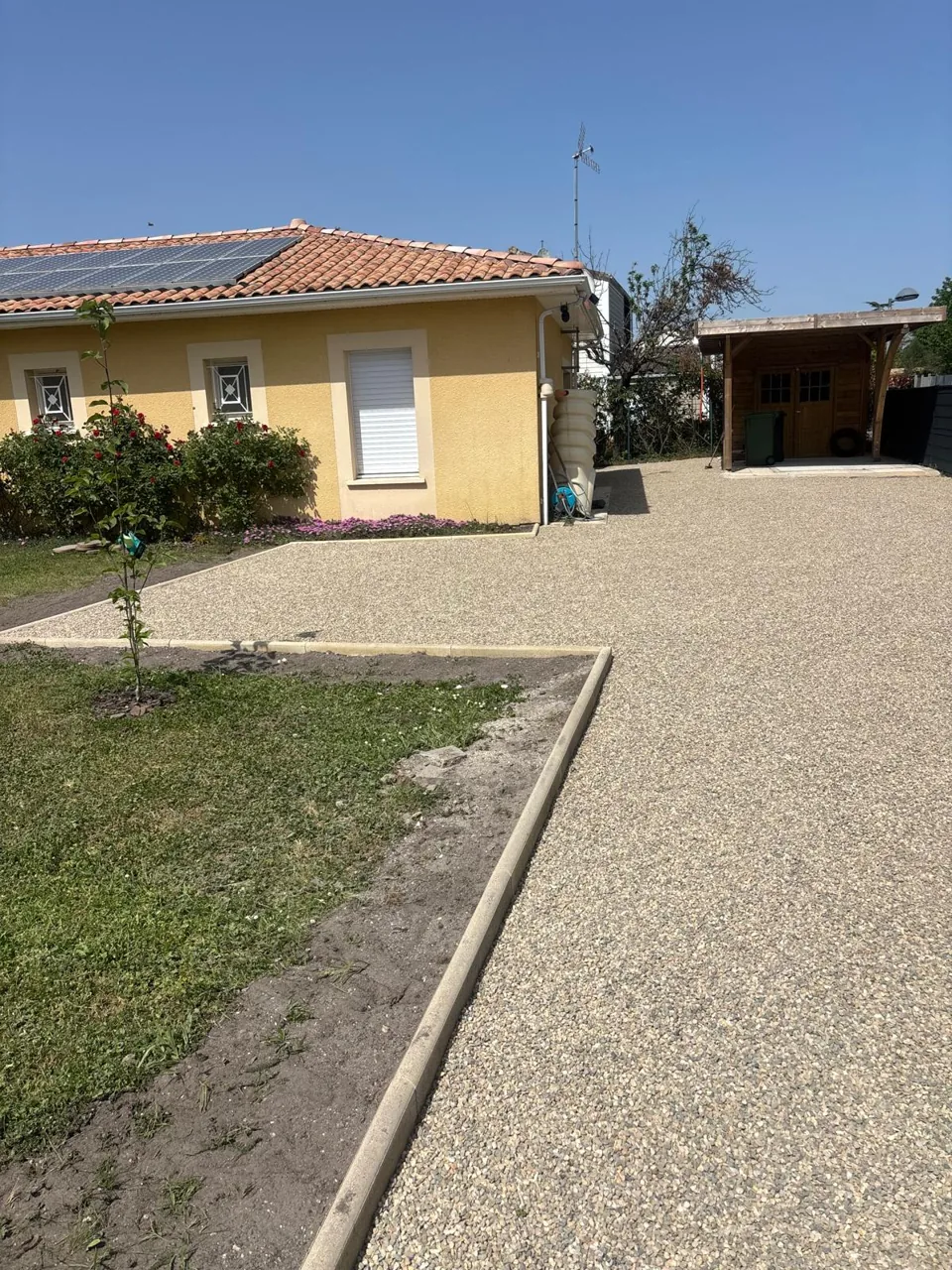 Allée stabilisée avec bordure bois à Saint-Médard-en-Jalles