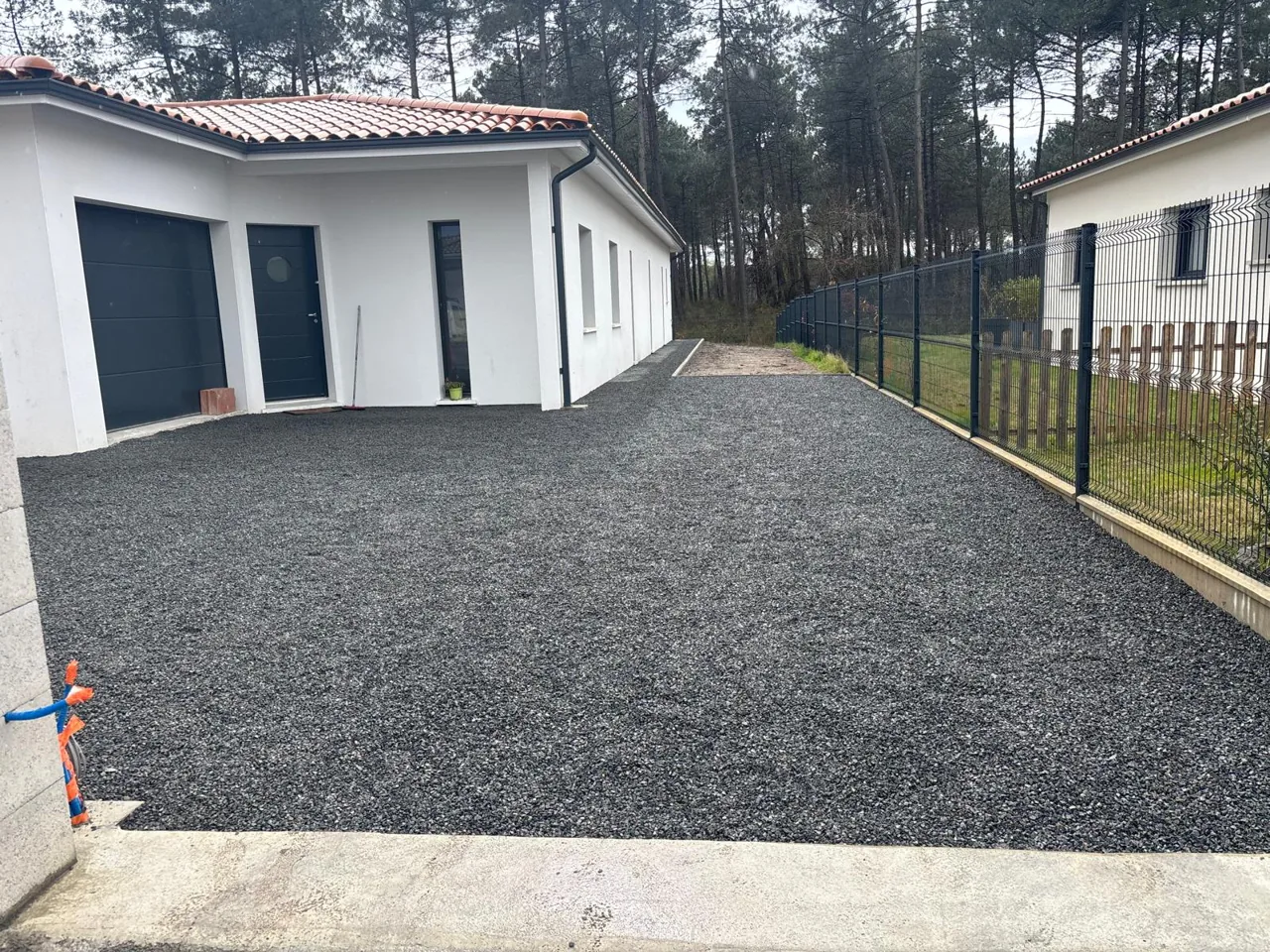 Cour en gravillons et décaissement à Saint-Aubin-de-Médoc